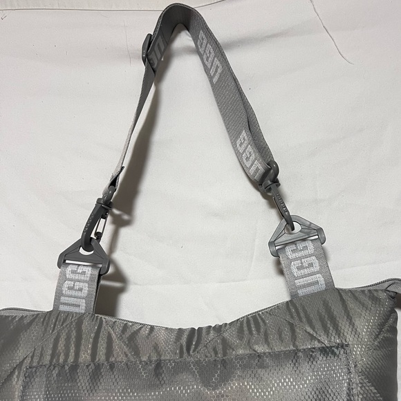 UGG Mischa Packable Outdoor Blanket - Picnic Festival Beach Camping Concert - Picture 4 of 10